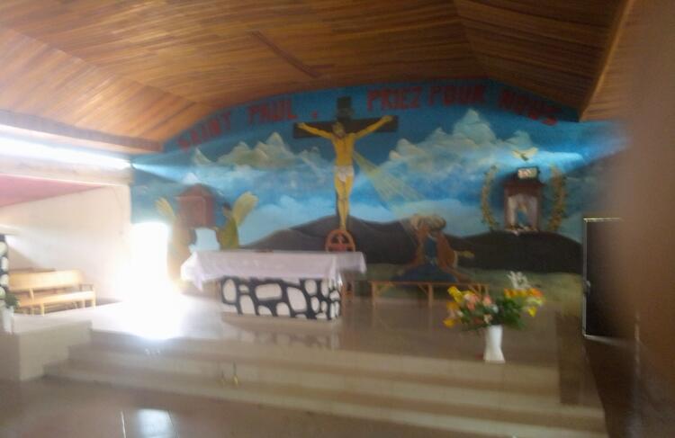 Autel de l' Eglise paroissiale de Kon-yambetta